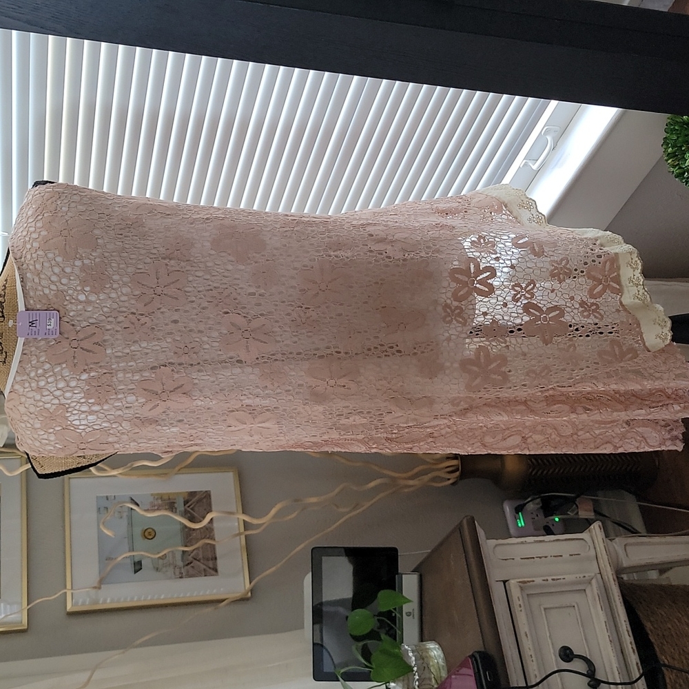 L&B Lace Blouse - Picture 5 of 6